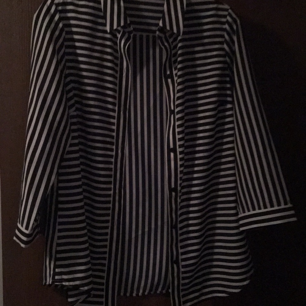 Great condition blouse from The Limited.